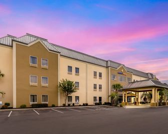 Comfort Suites At the University - Conway - Gebouw