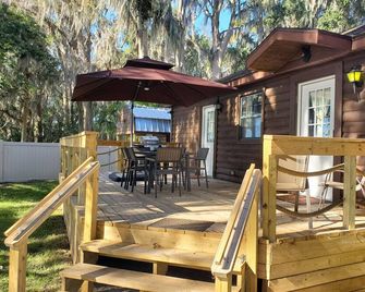 Lakefront Magic Wilderness Cabin - Leesburg - Binnenhof