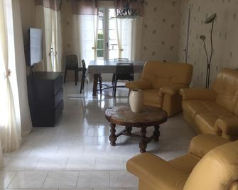 Villa on land near the city center rental from Sunday to Sunday - Vendays-Montalivet - Living room
