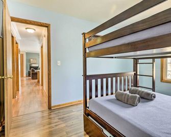 Mears Abode with Pool Access, Near Silver Lake! - Mears - Bedroom