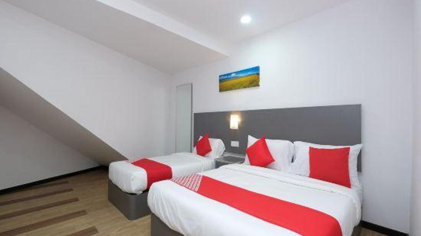 OYO 44043 First Garden Hotel