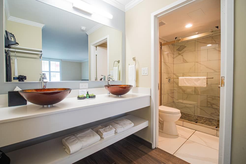 Equus Inn thumbnail 3