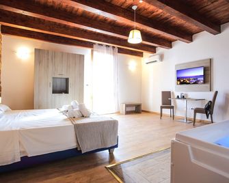 Double B Maison De Charme - Alghero - Makuuhuone