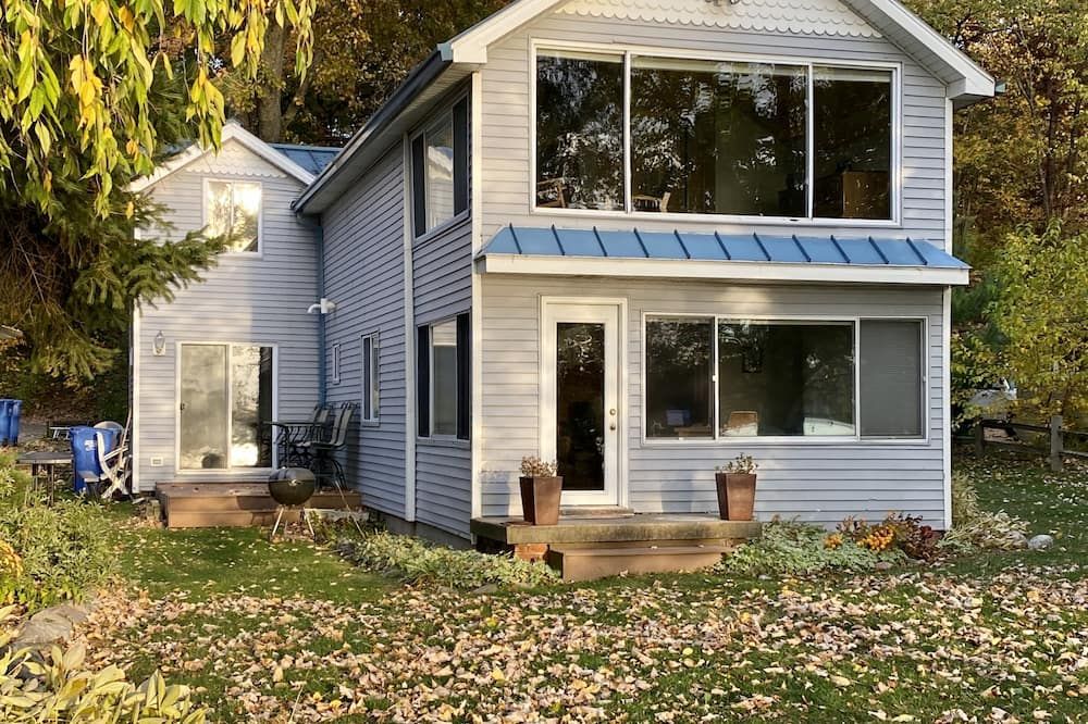 Cozy Vacation Cottage On All Sports Lake Chemung ~ Includes Kayaks! - Howell - Gebäude
