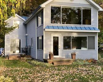 Cozy Vacation Cottage On All Sports Lake Chemung ~ Includes Kayaks! - Howell - Budova