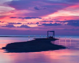 The Sarojin - Takua Pa