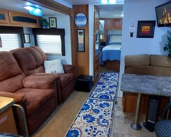 Blueberry Dreamer - Comfy Clean Sweet Retreat Wifi - Vancouver - Living room