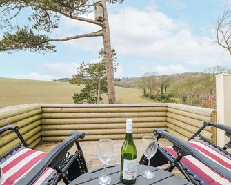 The Retreat, With A Garden In Shorwell - Newport - Balcony