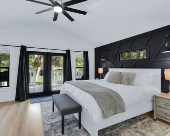 Modern Farmhouse on the Guadalupe River in Seguin, TX! - Seguin - Slaapkamer
