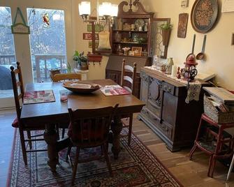Cozy Country setting with comforts of home - Gloucester - Comedor