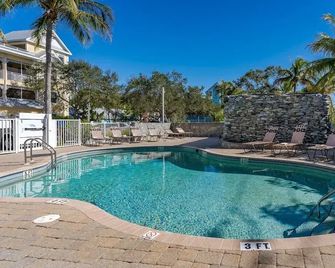 ~the Bonita Paddle Efficiency~ Your Home Away From Home In Paradise 1 Bedroom Condo by RedAwning - Bonita Springs - Pool