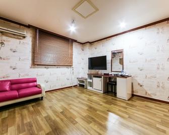 Youngcheon Dream - Yeongcheon - Living room