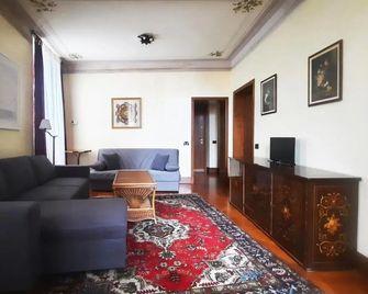 Ecco Marino Casa Vacanze - Marino - Obývací pokoj