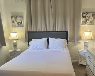 Dee Jay Beach Resort - Lauderdale-by-the-Sea