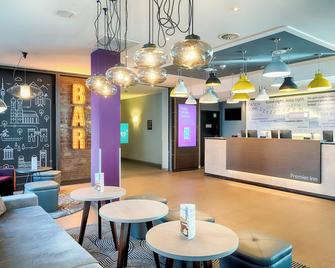 Premier Inn München City Ost - Munich - Front desk