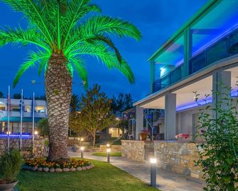 Dionysos Hotel & Suites - Kassandreia