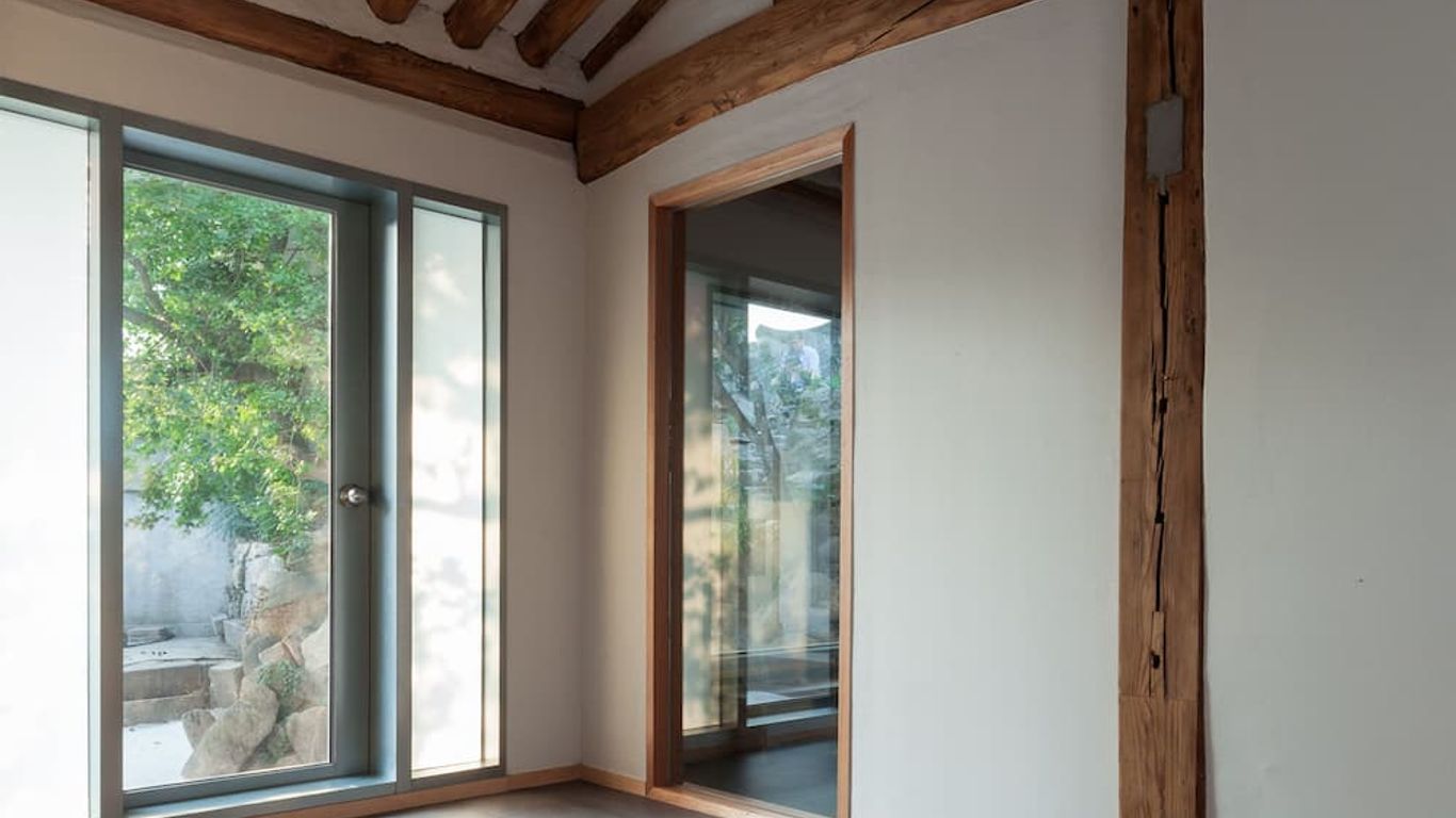 Side Hanok Residence