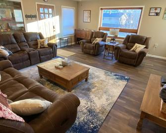 Elk Haven House - Less than 5 min from Yellowstone Park! Beautiful views! - Gardiner - Lounge