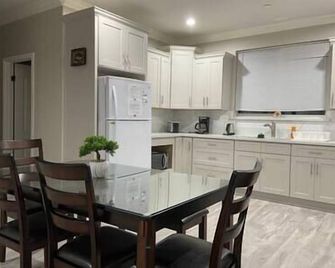New! Modern Gated Summer Getaway Home - Rosemead - Restaurant