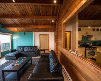 Ocean Resort - Campbell River - Living room
