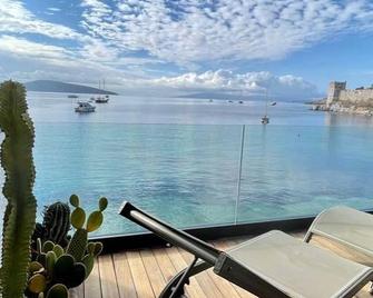 Surfer Caravan Gastro Pub Suites- Adults - Bodrum - Balkong