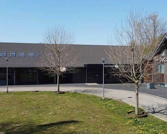 Comfortable Room Near De Maashorst and Playground Parking Provided - Uden - Bâtiment