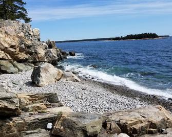 Tranquil haven just outside of town - Ellsworth