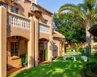 The Elegant Lodge Menlo Park - Pretoria - Building