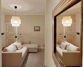 Hilltop Hideaway - Cospicua - Living room