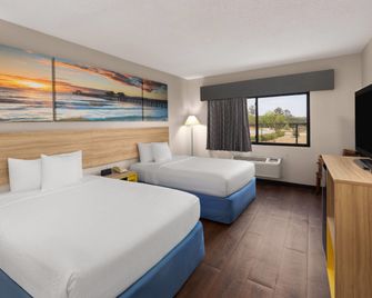 Days Inn by Wyndham Phenix City Near Fort Benning - Phenix City - Bedroom