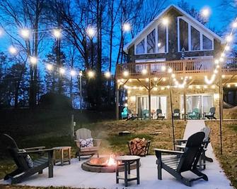 'Cottage On The Cove' Private Lakefront Paradise with Paddleboards & Kayaks - Roxboro - Terasa