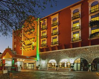 Holiday Inn Merida - Mérida - Building