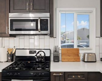 Astonishing Harbor 1b1b Themed House - Long Beach - Kitchen