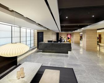 Hotel Pj Myeongdong - Seoul - Front desk
