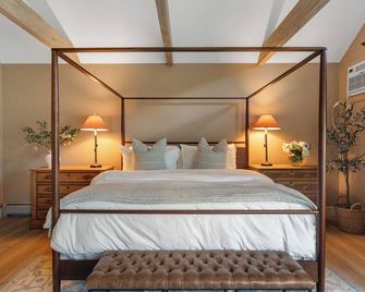 Red Clover Majestic King Suite near Killington - Mendon - Bedroom