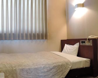 Business Hotel Sankai - Obama - Schlafzimmer
