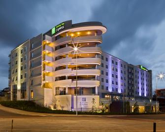 Holiday Inn Express Durban - Umhlanga - Durban - Building