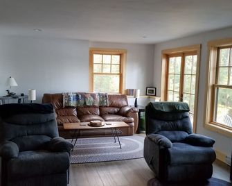 Modern Lake House on a secluded cove on Long Pond, Mount Desert Island! - Mount Desert - Sala de estar