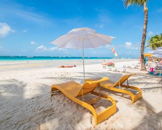 Bamboo Bungalow Resthouse Boracay - Boracay - Beach