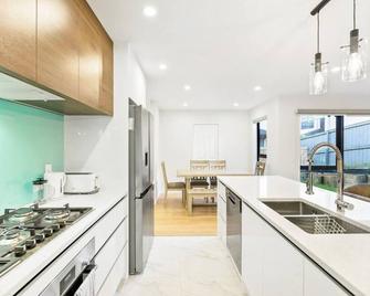 Element Edge Townhouse with Parking and Air-Con - Auckland