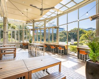 Crowne Plaza Sydney Airport By IHG - סידני - מסעדה