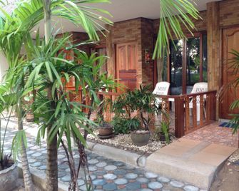 Ruan Mai Naiyang Beach Resort - Sakhu