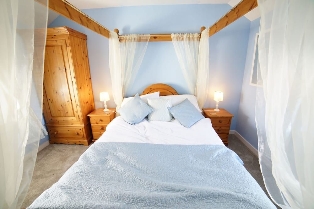 Welcome To Airidh An Dobhrain - Our Secluded Cottage By The Lochside - Isle of Benbecula - Camera da letto