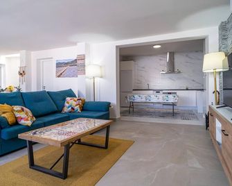 Stunning Home In Benalup-Casas Viejas - Benalup-Casas Viejas - Wohnzimmer