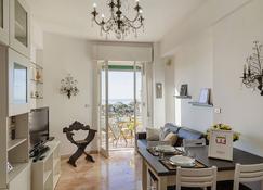 Homey Seaview Apartment - Genoa - Living room