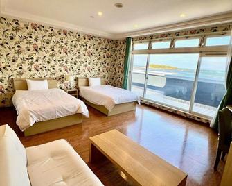 Aoshima Fisherman's Beachside Hostel & Spa - Miyazaki - Schlafzimmer