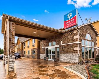 SureStay Plus Hotel by Best Western Kearney Liberty North - Kearney - Building