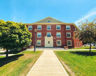 Unb Fredericton Summer Accommodations - Hostel - Fredericton - Building