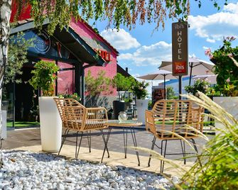Ibis Macon Sud - Crêches-sur-Saône - Patio