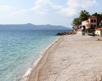 One bedroom apartment with terrace and sea view Mošćenička Draga, Opatija (A-7746-b) - Mošćenička Draga - Strand